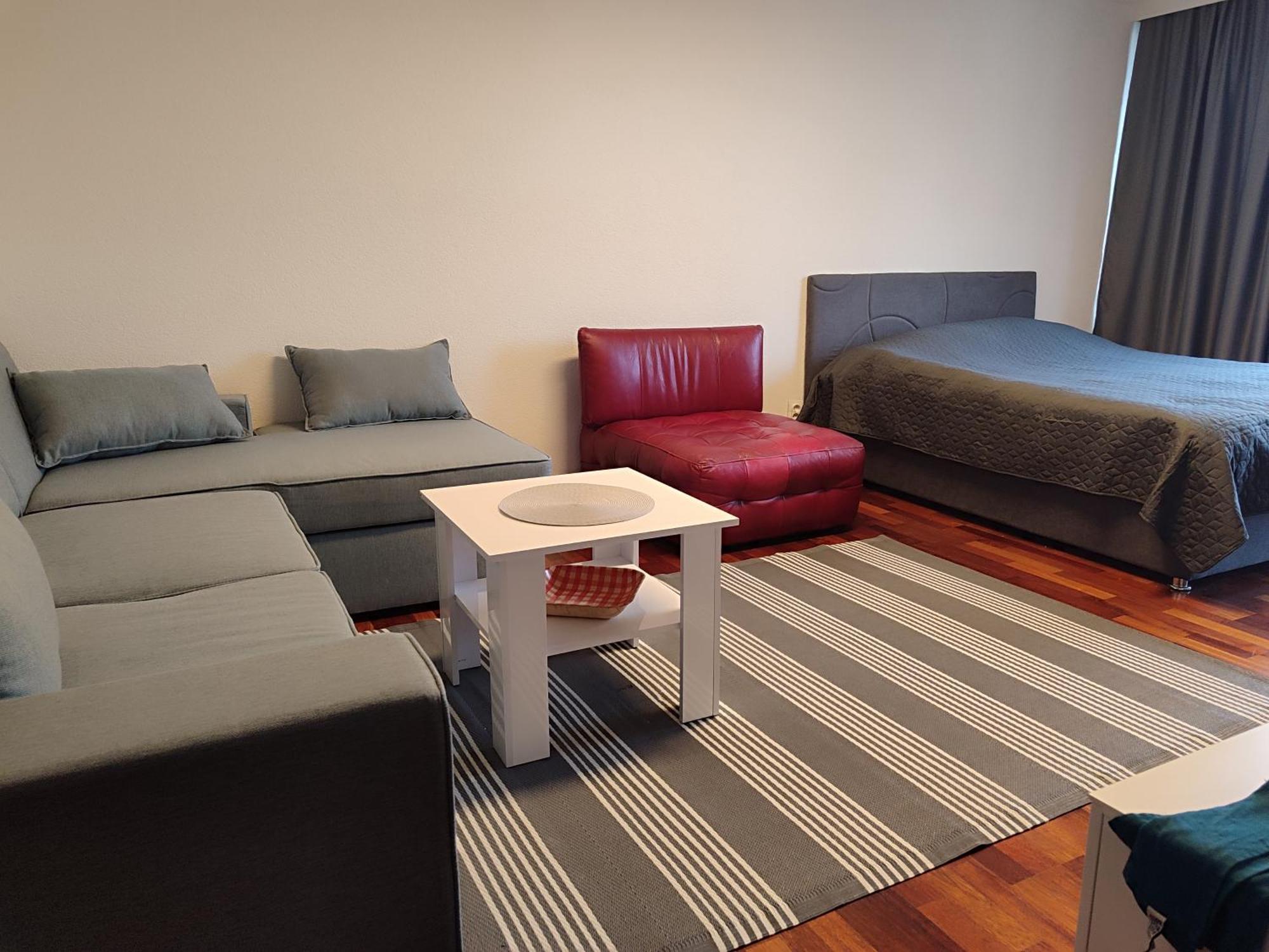 Iris Apartment *